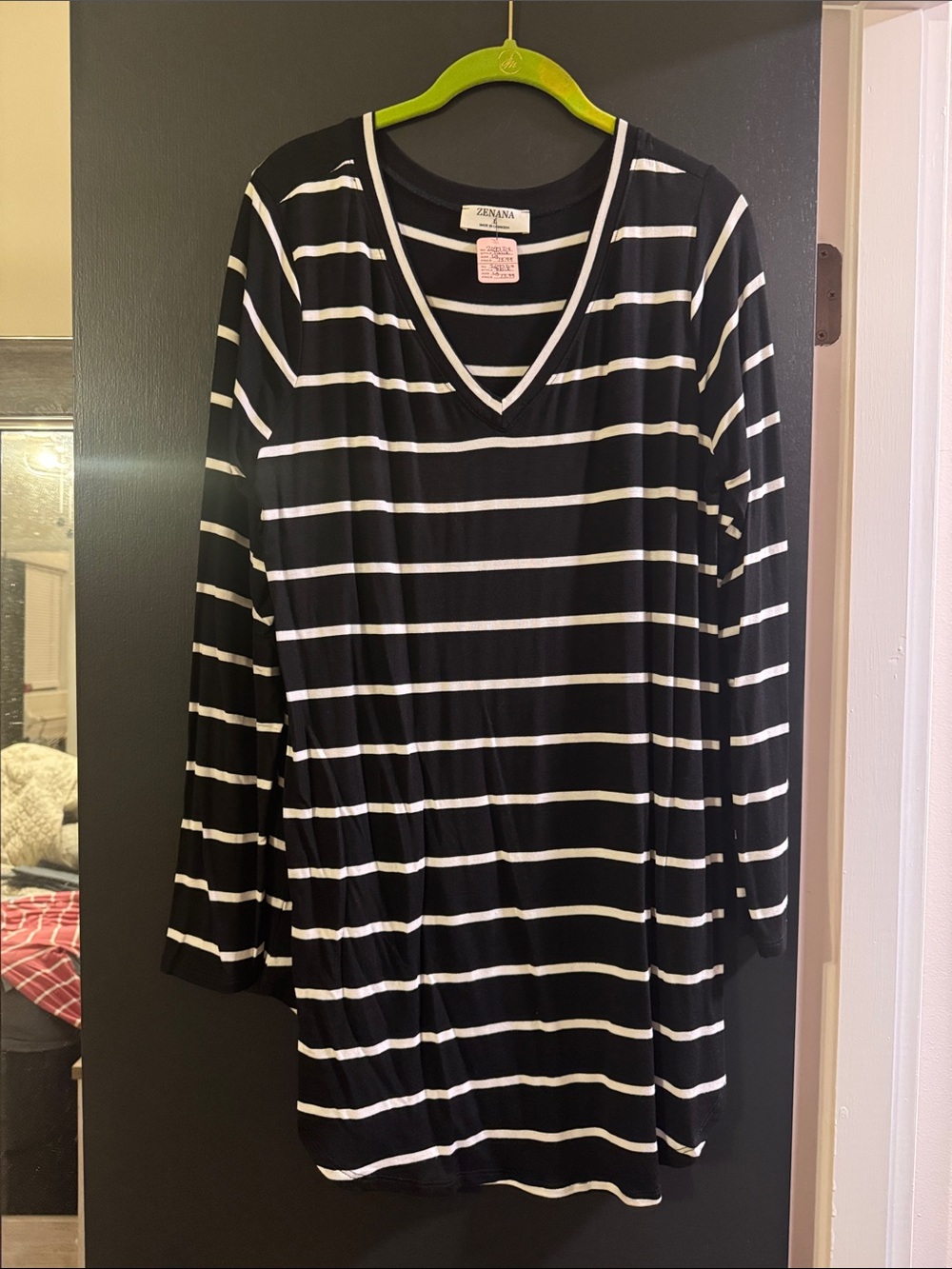 Zenana Outfitters Black and White Striped V-Neck Tunic Top Long Sleeve - Picture 1 of 3